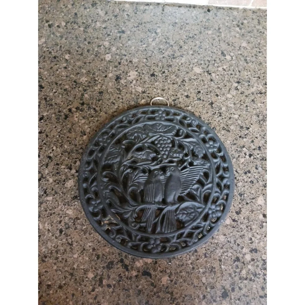 Cast Iron Love Birds Trivet Plate Footed‎ Hook For Kitchen Wall Hanging Vintage